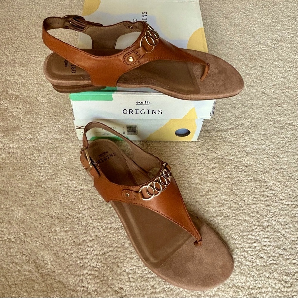 NWT EARTH ORIGINS Mendy Leather Thong Sandal, 9.5M